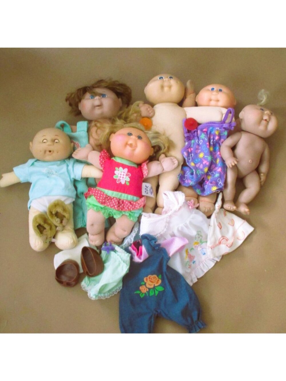 Lot Of 6 Cabbage Patch Dolls With 17 Accessories Mixed Clothes Shoes TLC Needed - Picture 2 of 5